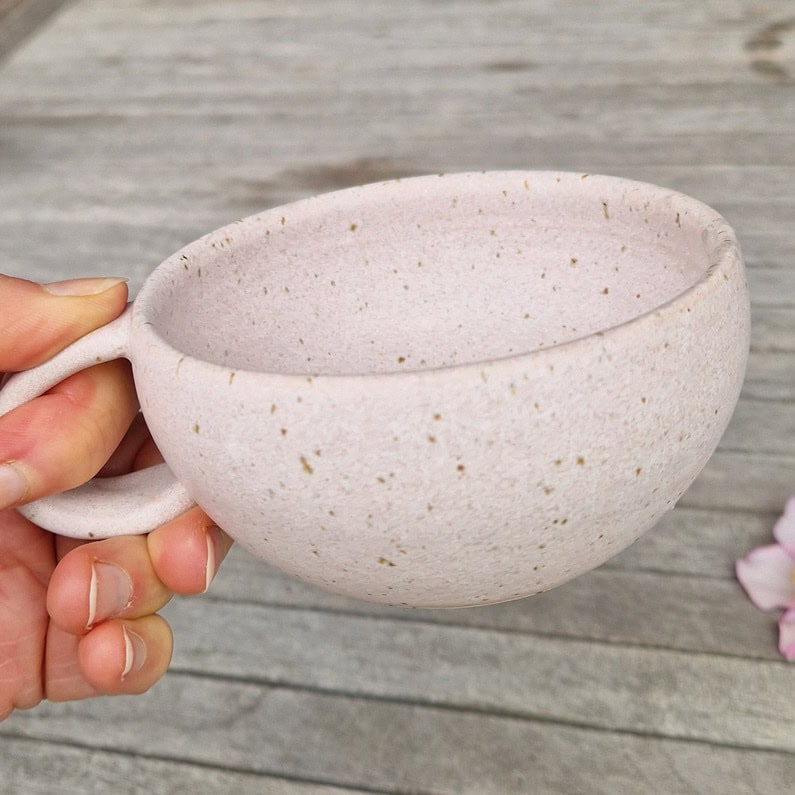 Cappuccinokop pastelfarvet fra Vangs Keramiske Værksted